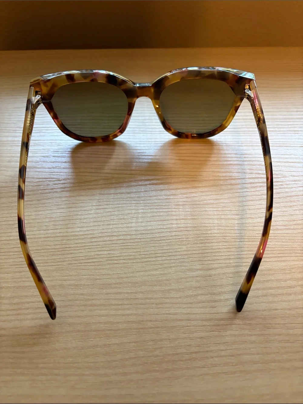 Diff Eyewear Tortoise Frame Sunglasses with Pink Mirrored Lenses